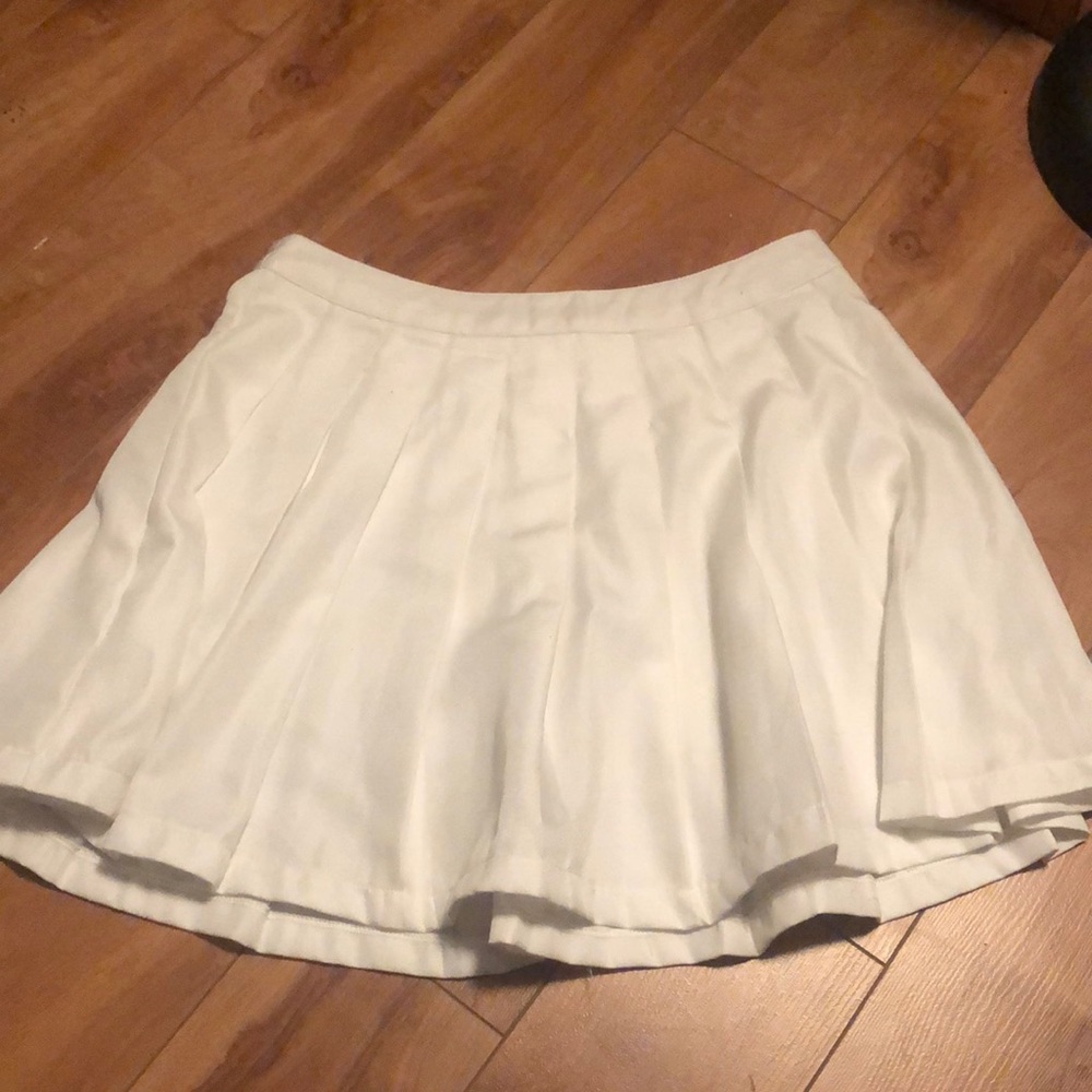 NEVER WORN WHITE PLEADED TENNIS SKIRT